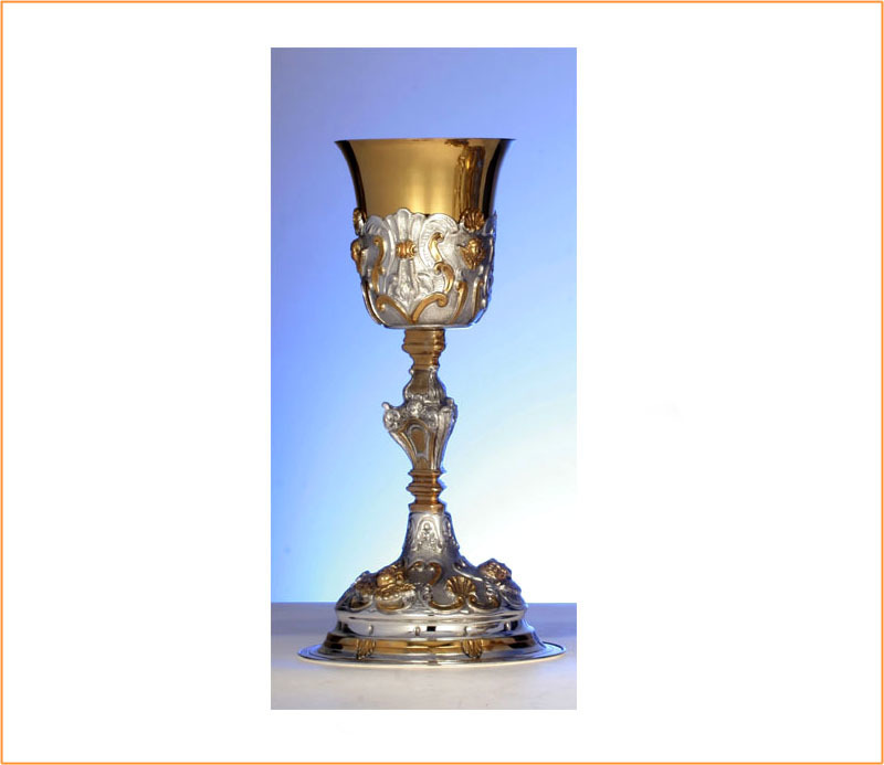 Chalice catholic of sterling silver with reliefs, golden